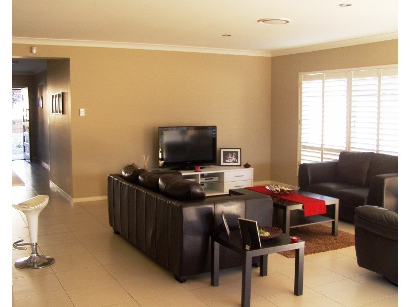 27 Camarillo Cct, Reedy Creek QLD 4227