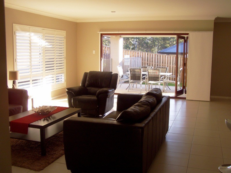 27 Camarillo Cct, Reedy Creek QLD 4227