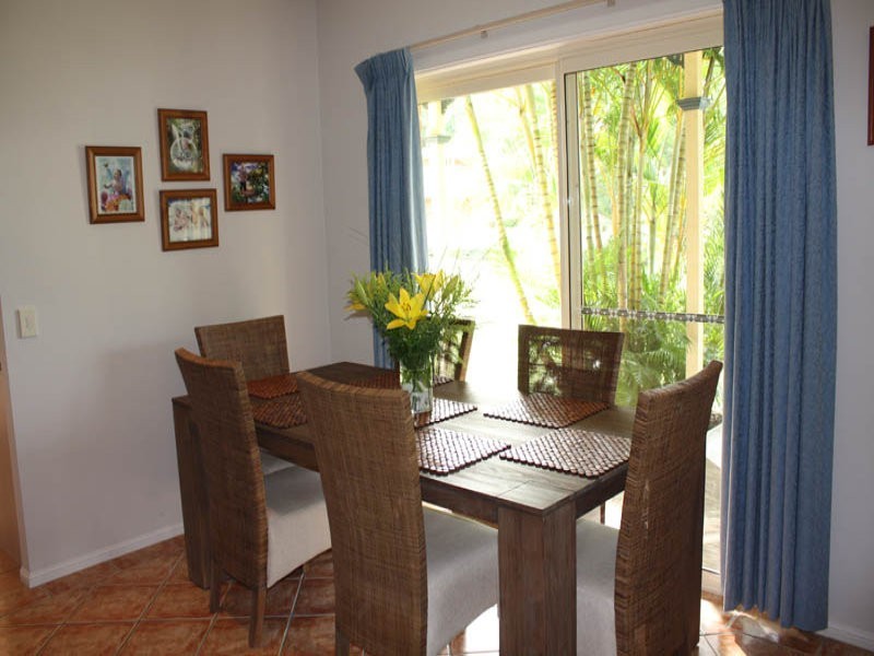 4 Centre Court, Oxenford QLD 4210