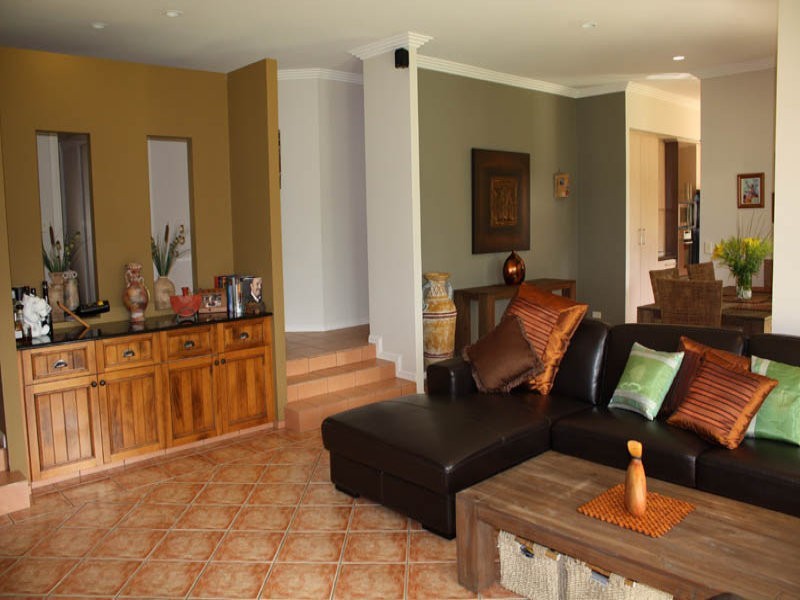 4 Centre Court, Oxenford QLD 4210