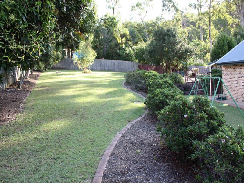4 Centre Court, Oxenford QLD 4210