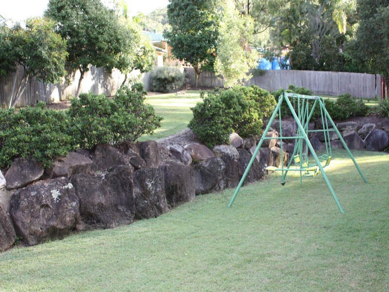 4 Centre Court, Oxenford QLD 4210