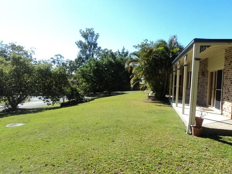 4 Centre Court, Oxenford QLD 4210