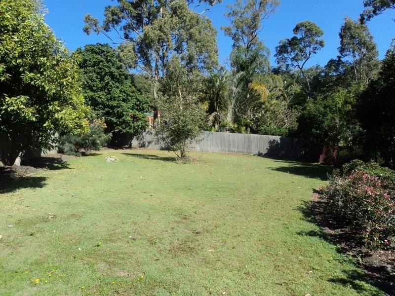 4 Centre Court, Oxenford QLD 4210