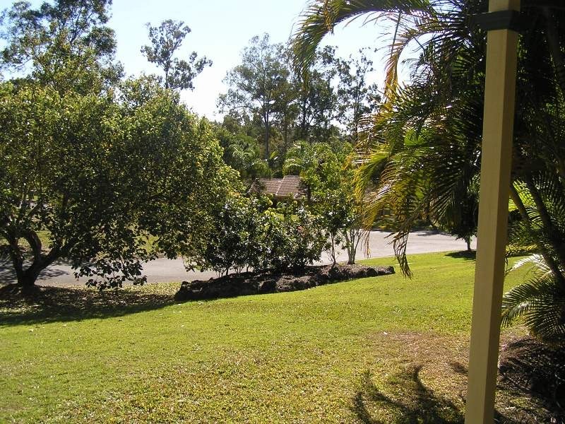 4 Centre Court, Oxenford QLD 4210