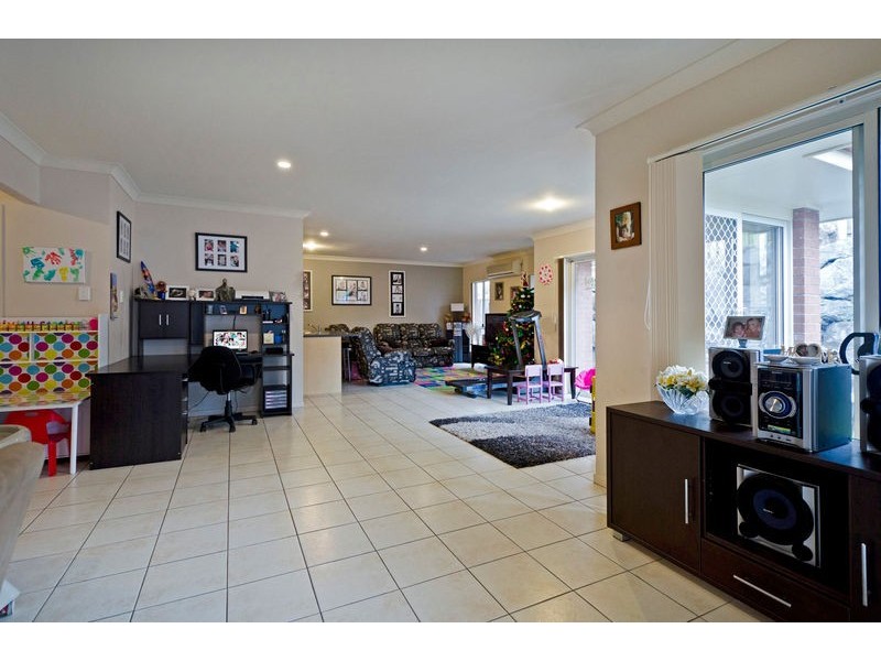 14 Sheffield Cct, Pacific Pines QLD 4211