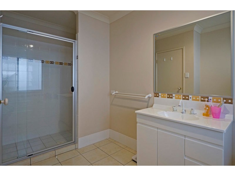 14 Sheffield Cct, Pacific Pines QLD 4211