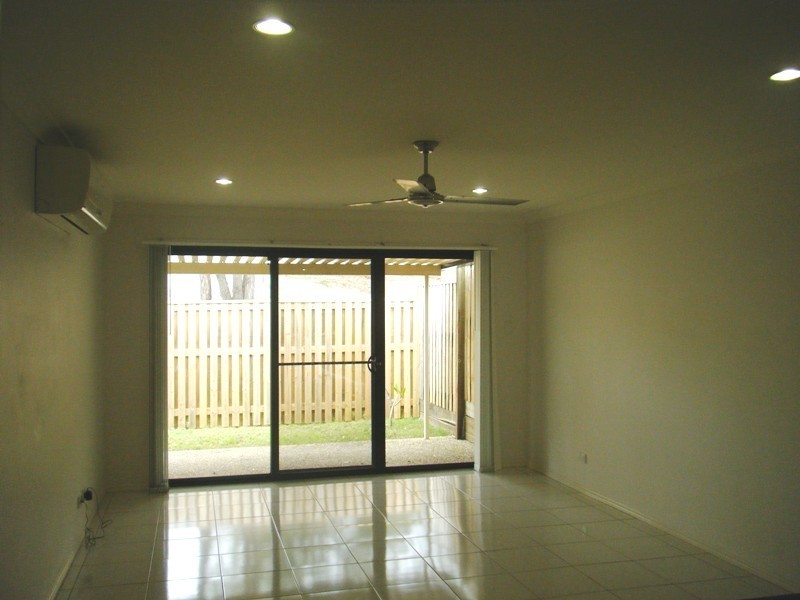 2/7 Amaray Drive, Upper Coomera QLD 4209