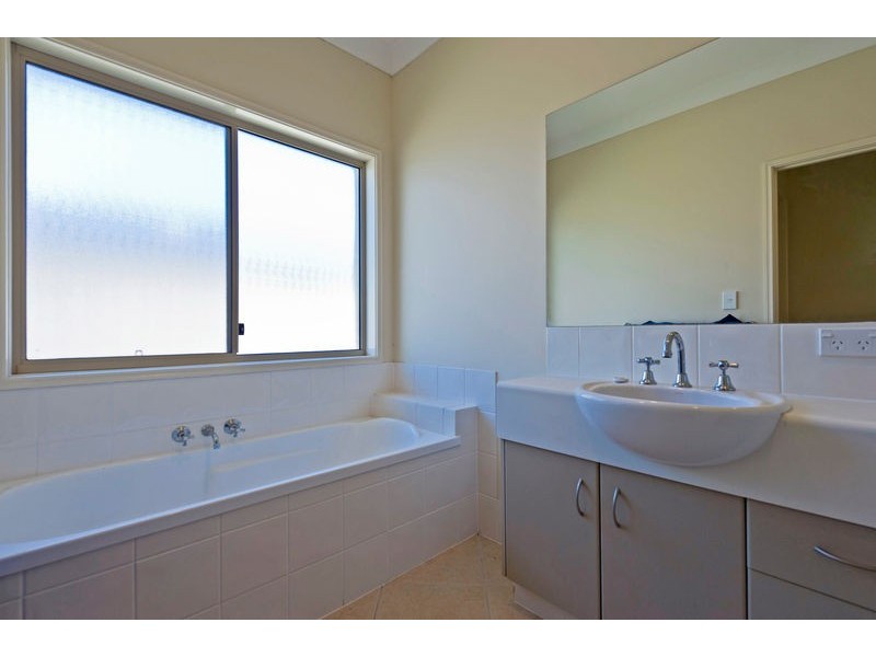 47 Oceanis Dr, Oxenford QLD 4210