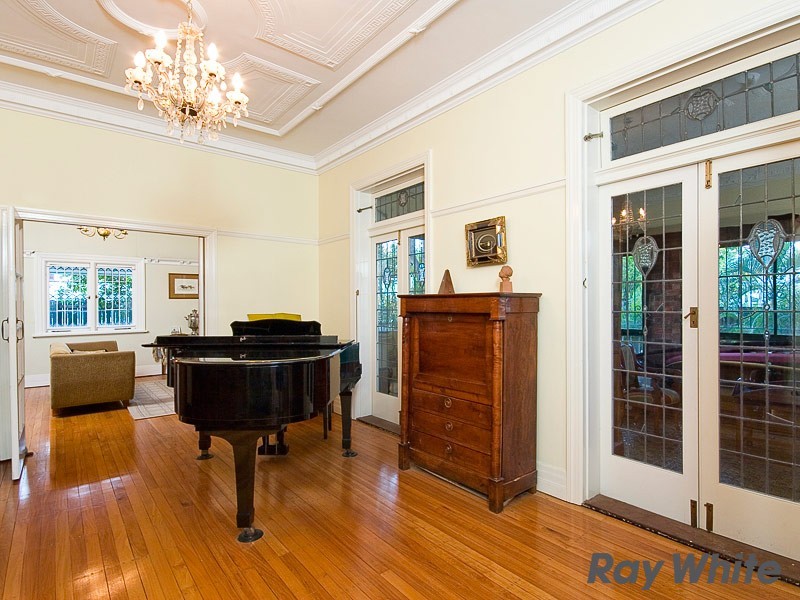2 Rode Road, Wavell Heights QLD 4012