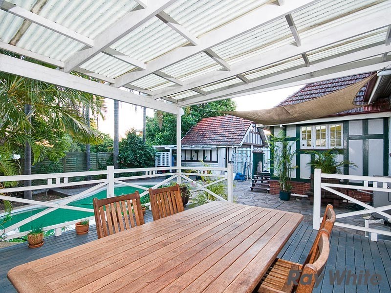 2 Rode Road, Wavell Heights QLD 4012