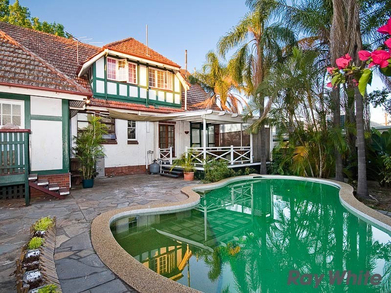 2 Rode Road, Wavell Heights QLD 4012