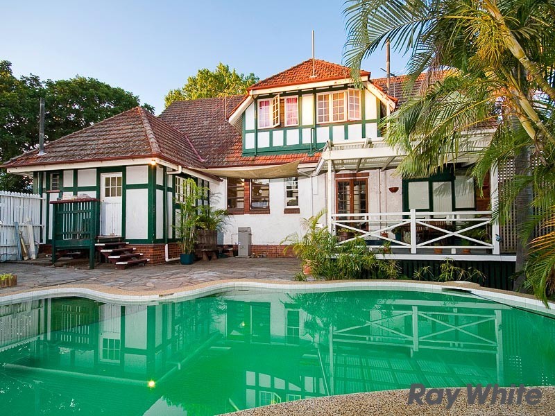 2 Rode Road, Wavell Heights QLD 4012