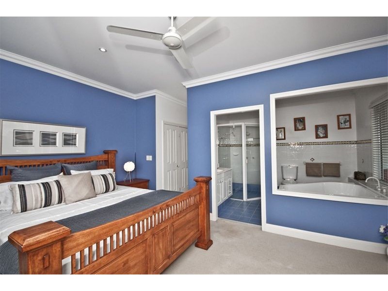 127 O’Quinn Street, Nudgee Beach QLD 4014