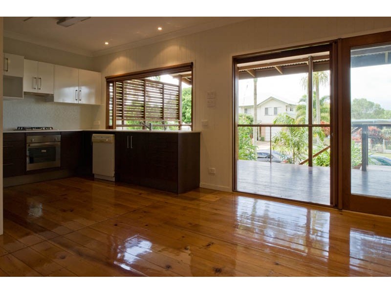 98 O’quinn Street, Nudgee Beach QLD 4014