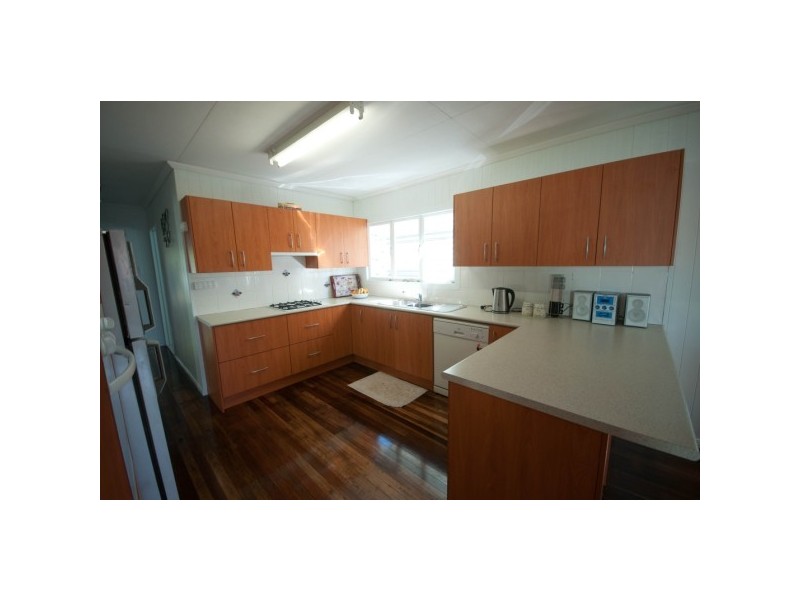6 Lima Street, Nudgee Beach QLD 4014