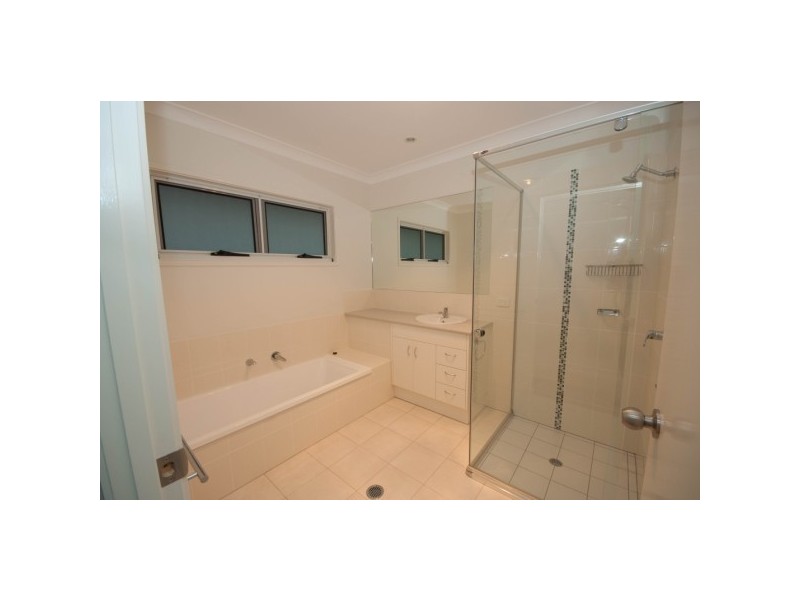 27 Bowd Pararde, Wavell Heights QLD 4012