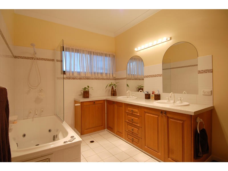 419  St Vincents Road, Nudgee QLD 4014