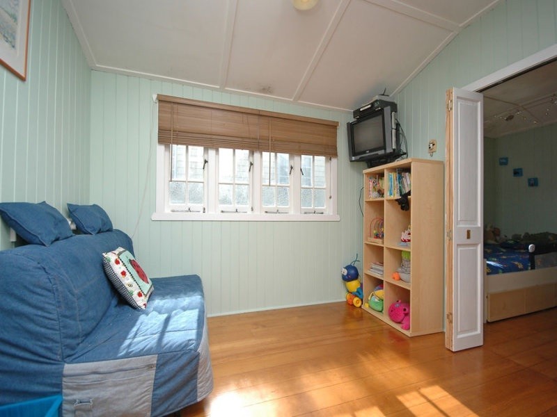 12  Crawford Avenue, Stafford QLD 4053