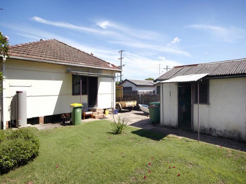 2  Trafalgar Avenue, Woy Woy NSW 2256