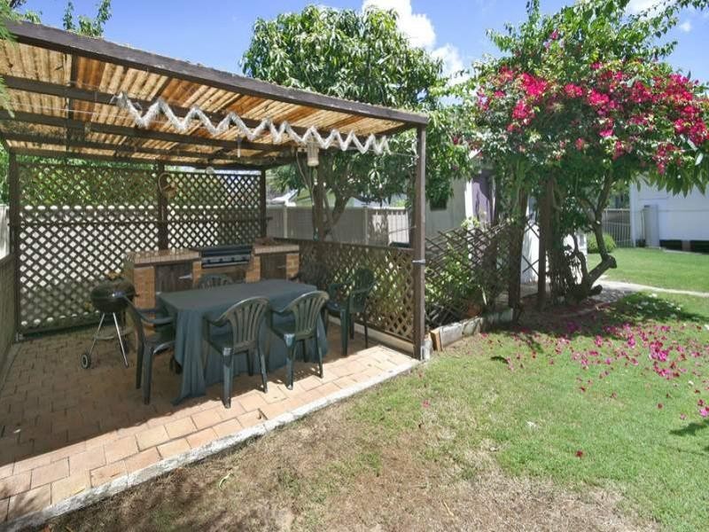 2  Trafalgar Avenue, Woy Woy NSW 2256