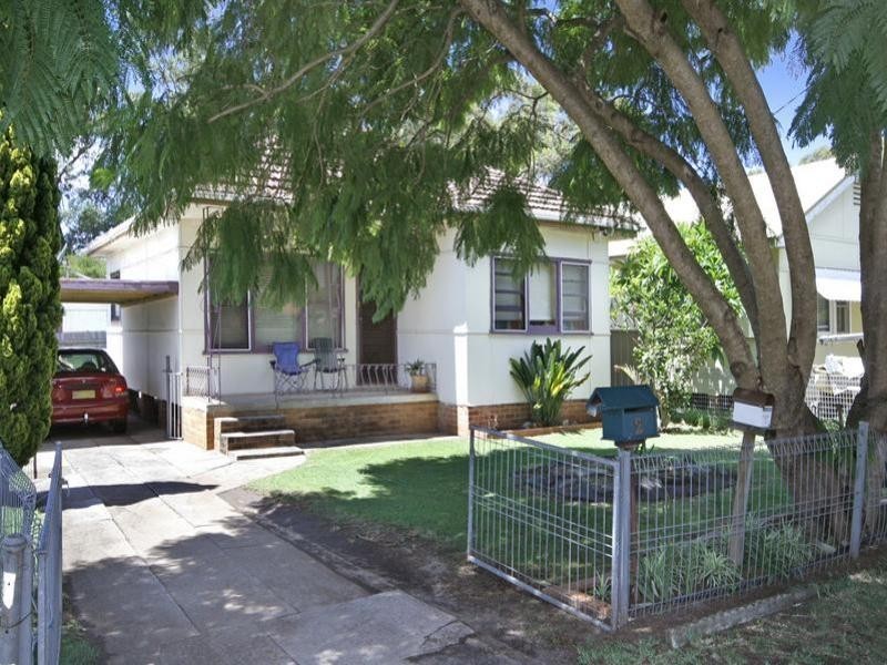 2  Trafalgar Avenue, Woy Woy NSW 2256