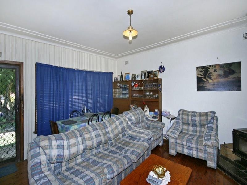 2  Trafalgar Avenue, Woy Woy NSW 2256