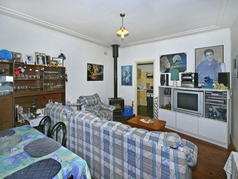 2  Trafalgar Avenue, Woy Woy NSW 2256