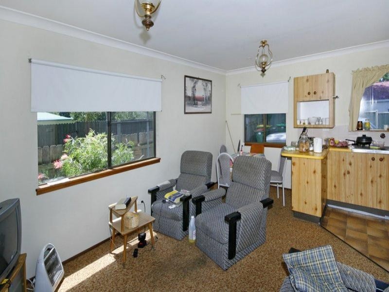 2  Trafalgar Avenue, Woy Woy NSW 2256