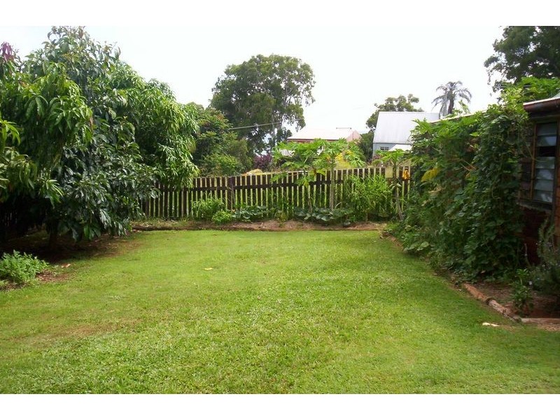 12 Shelly Crescent, Lamb Island QLD 4184