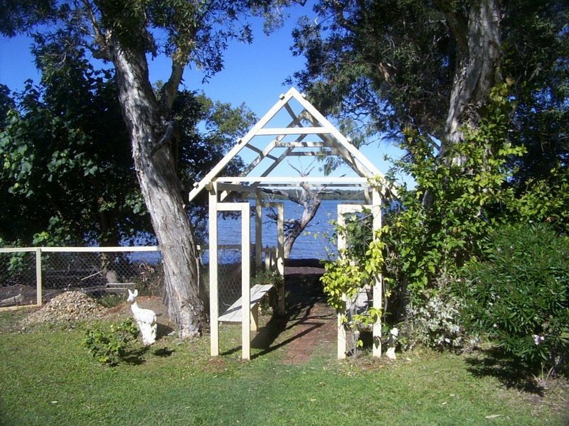 1-4 Tina, Lamb Island QLD 4184