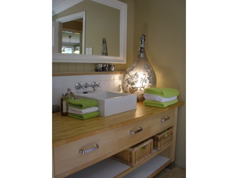 2-4 Pia St, Russell Island QLD 4184