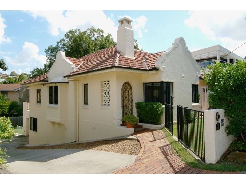 10 Grays Road, Hamilton QLD 4007