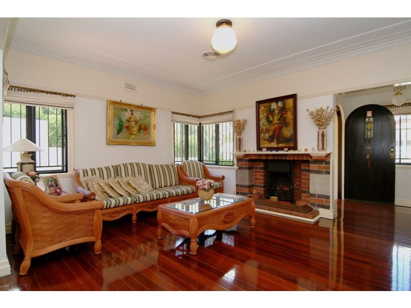 10 Grays Road, Hamilton QLD 4007