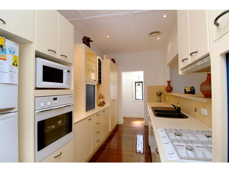 10 Grays Road, Hamilton QLD 4007