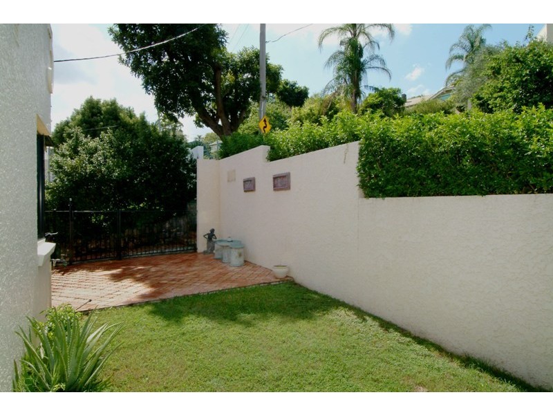 10 Grays Road, Hamilton QLD 4007