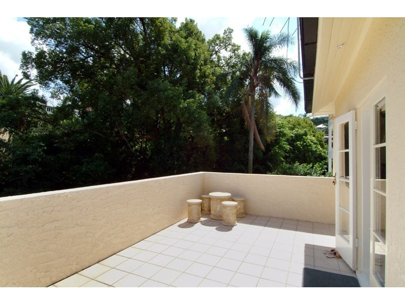10 Grays Road, Hamilton QLD 4007
