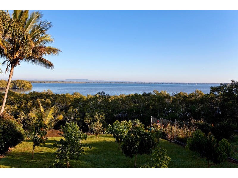 136 Palm Beach Rd, Russell Island QLD 4184