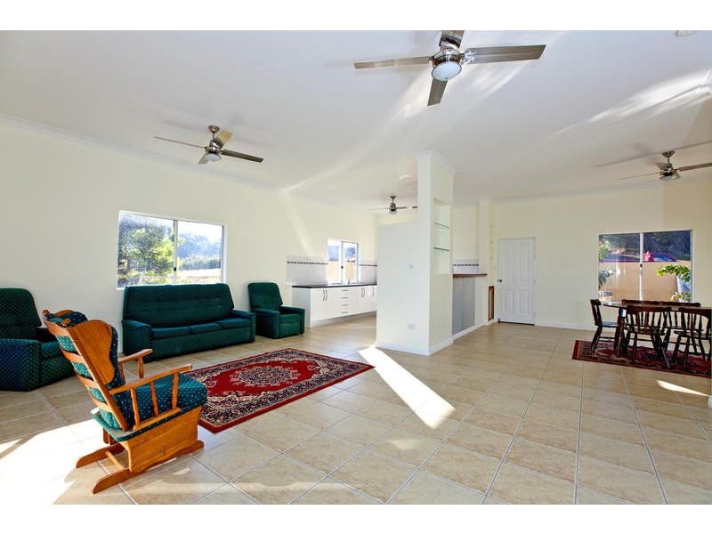 136 Palm Beach Rd, Russell Island QLD 4184