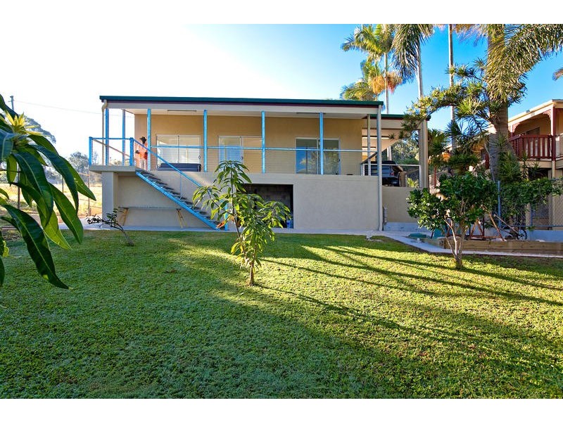 136 Palm Beach Rd, Russell Island QLD 4184