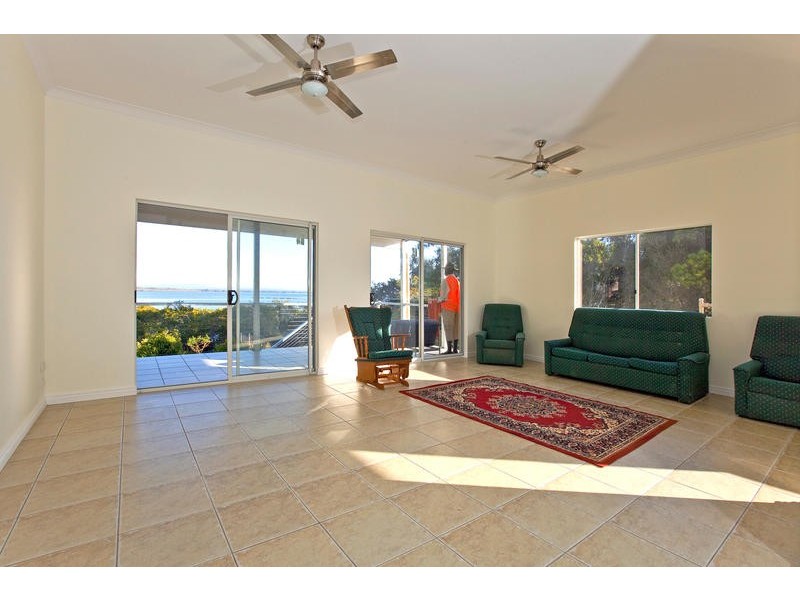 136 Palm Beach Rd, Russell Island QLD 4184