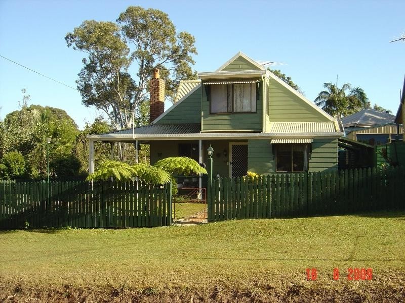 13 Michael Ave, Lamb Island QLD 4184
