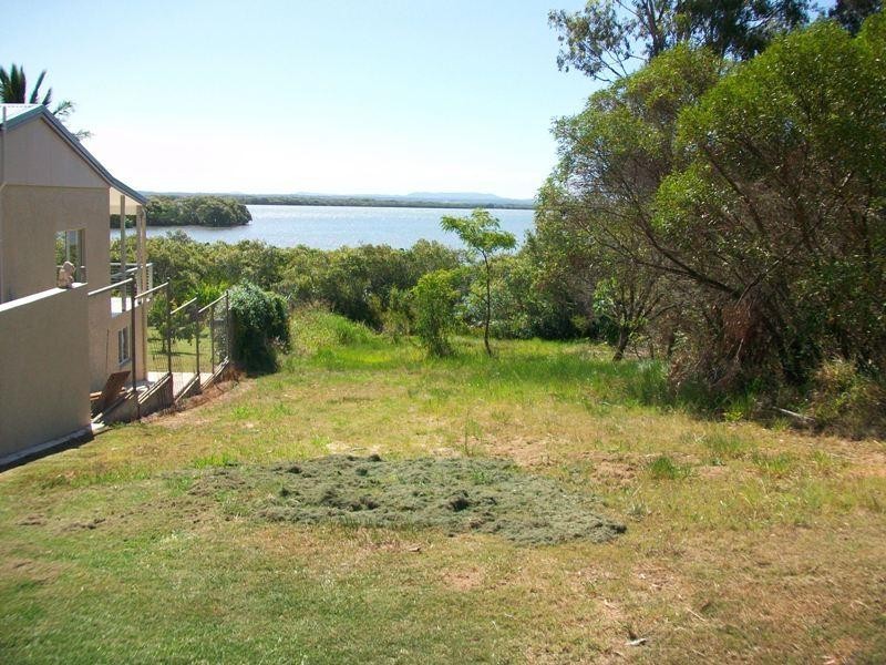 134 Palm Beach Rd, Russell Island QLD 4184