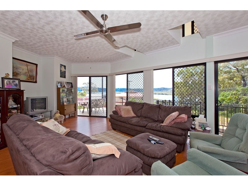 9 Aquarius Road, Russell Island QLD 4184