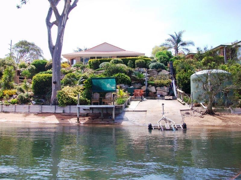 86 Canaipa Point Dr, Russell Island QLD 4184