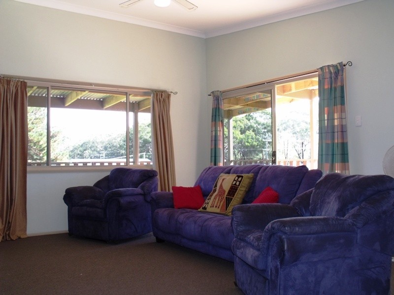 9 Reading St, Russell Island QLD 4184