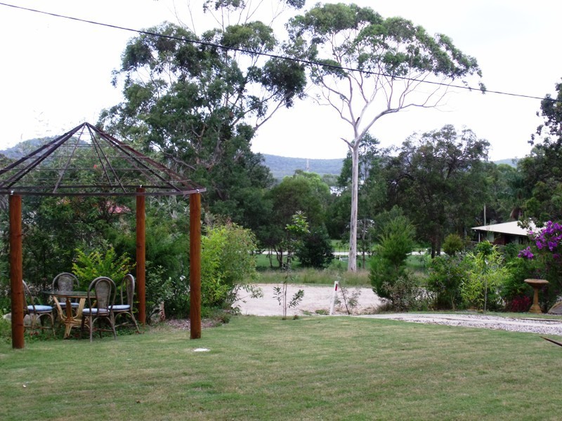 14 Seaview St, Russell Island QLD 4184