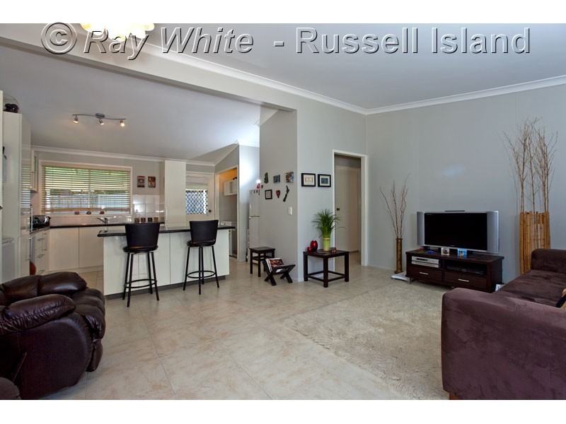 25 Borrows Street, Russell Island QLD 4184