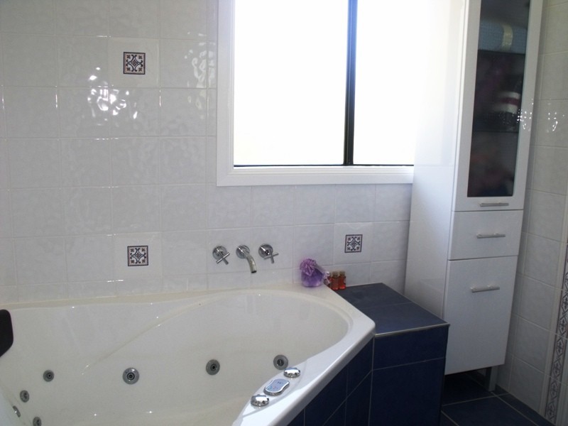 2 Zinnia St, Russell Island QLD 4184