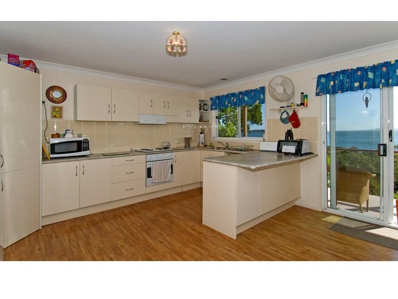 33 Bay Drive, Russell Island QLD 4184